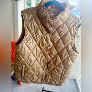 Beautiful tan-gold puffer vest. Used 2 times.